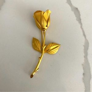 Vintage gold tone rose brooch